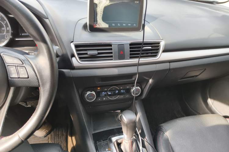 Used Mazda 3 Axela 2016 Sedan 2.0L Automatic Flagship Model Audio And AC Panel