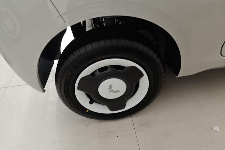Used Wuling Hongguang MINIEV 2024 3rd Generation 215km Youth Edition Right Rear Wheel Hub