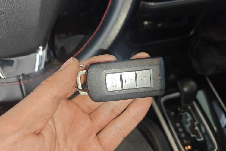 Used Mitsubishi Outlander 2019 2.4L 4x4 Zhi Xiang Edition 5 Seats China VI Standard