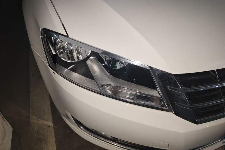 Used Volkswagen Gran Lavida 2013 1.6L Automatic Comfort Model Right Front Headlight