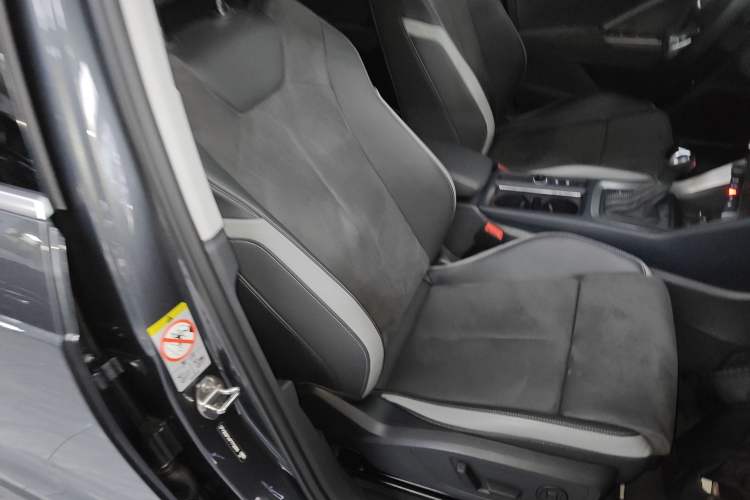 Used Audi Q3 2023 35 TFSI Fashion Dynamic Model (1.5T)
