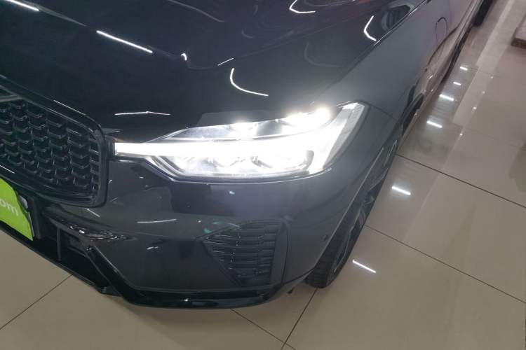 Used Volvo XC60 New Energy 2025 Plug-in Hybrid Long-Range All-Wheel Drive Zhiyuan Extreme Night Black Edition
