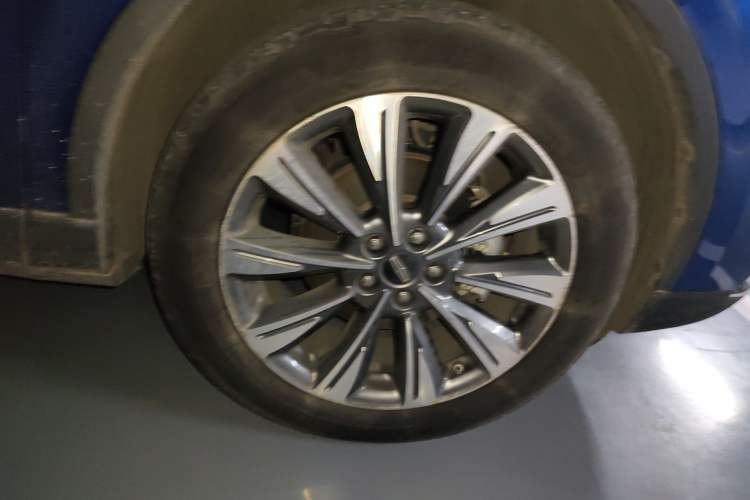 Used Lincoln Corsair 2020 2.0T Two-Wheel Drive Luxury Edition Right Front Wheel Hub