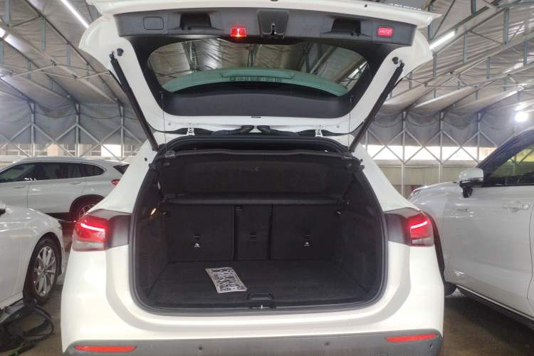 Used Mercedes-Benz GLA 2020 GLA 180 Trunk