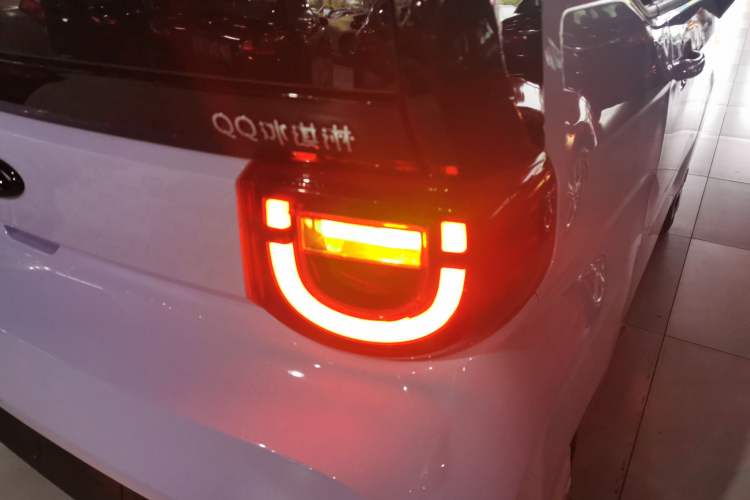 Used Chery QQ Ice Cream 2022 170km Sundae Phosphate Lithium-Ion