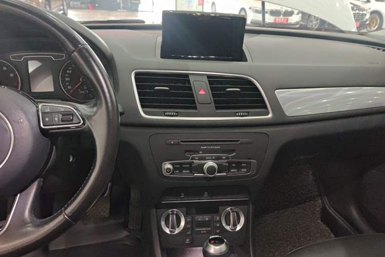 Used Audi Q3 2015 30 TFSI Comfort Model
