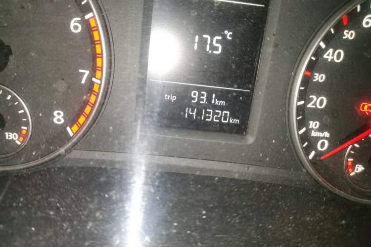 Used Volkswagen Passat 2011 1.8 TSI DSG Prestige Edition Odometer Close Up