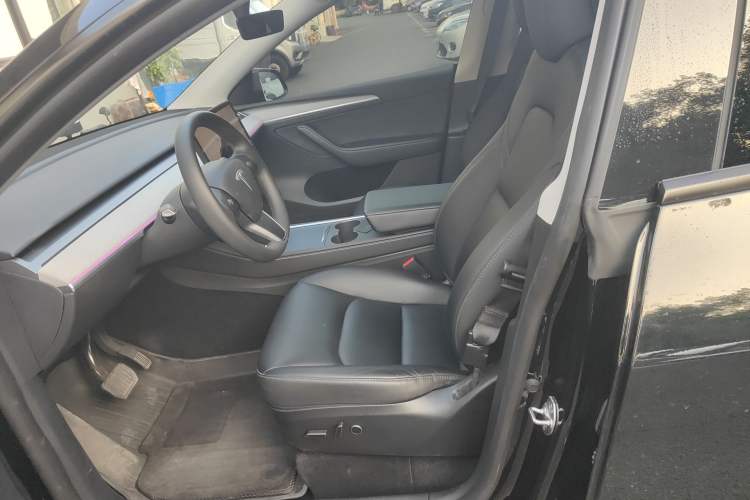 Used Tesla Model Y 2023 Long-Range All-Wheel-Drive Version
