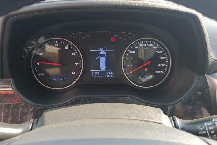 Used JAC Refine M4 2016 2.0L Manual Luxury Version