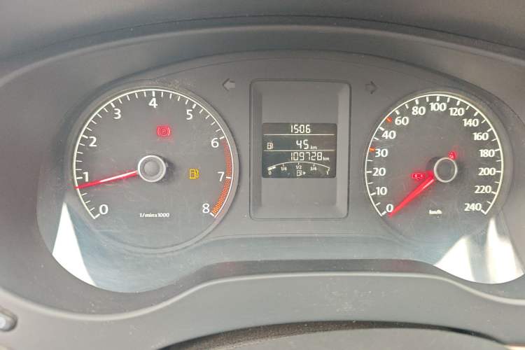 Used Volkswagen Sagitar 2012 1.6L Manual Comfort Model Odometer Close Up