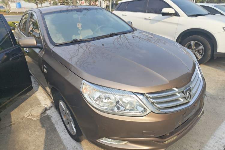 Used Baojun 630 2013 1.5L manual standard version
