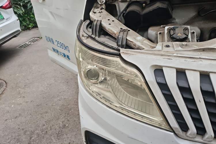 Used CHANGAN KAICHENG Ruixing EM60 2021 Pure Electric Van Transporter 60kW Right Front Headlight