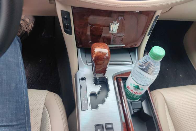 Used Toyota Crown 2012 2.5L Royal Leather Edition
