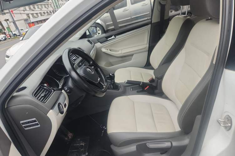 Used Volkswagen Sagitar 2015 1.6L Manual Comfort Model Left Front Seat