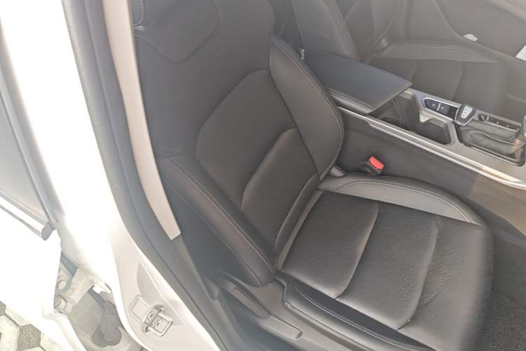 Used Geely Auto Emgrand 2023 4th Generation Champion Edition 1.5L CVT Prestige Model