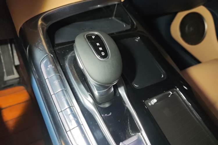 Used VOYAH FREE 2021 Four-Wheel Drive Standard All-Electric Exclusive Luxury Package Gear Lever