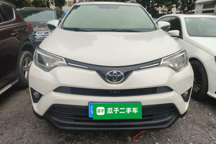 Used Toyota RAV4 2016 2.0L CVT Two-Wheel Drive Fashion Edition China V Standard
