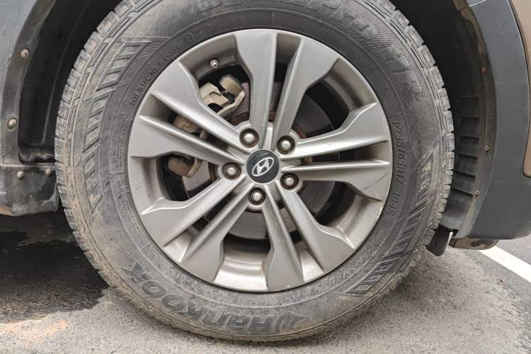 Used Hyundai Santa Fe 2013 Revised Version 2.4L Automatic All-Wheel Drive Smart Type