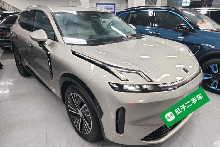 Used Lynk & Co 08 EM-P 2023 245km Ultra-Long Range Halo Front Right 45 Deg