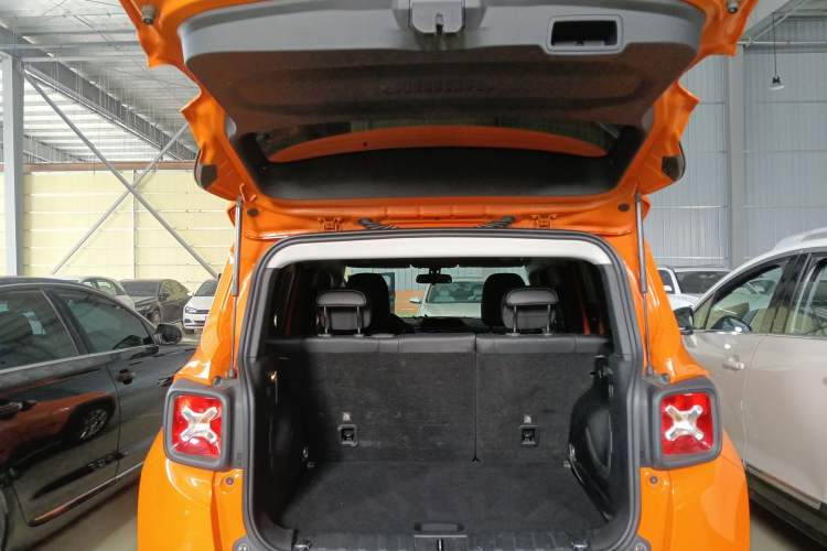 Used Jeep Renegade 2021 220T Automatic Elite Edition Trunk