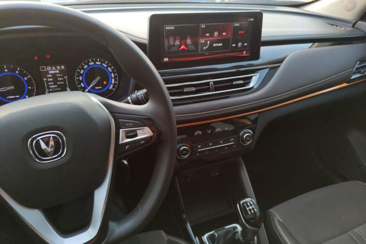 Used CHANGAN Eado DT 2019 1.6L Manual Comfort Model China VI Standard Audio And AC Panel