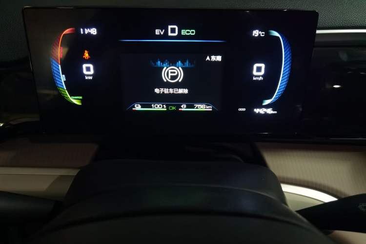 Used BYD Song Pro New Energy 2024 HONOR Edition DM-i 71KM Navigation Model
