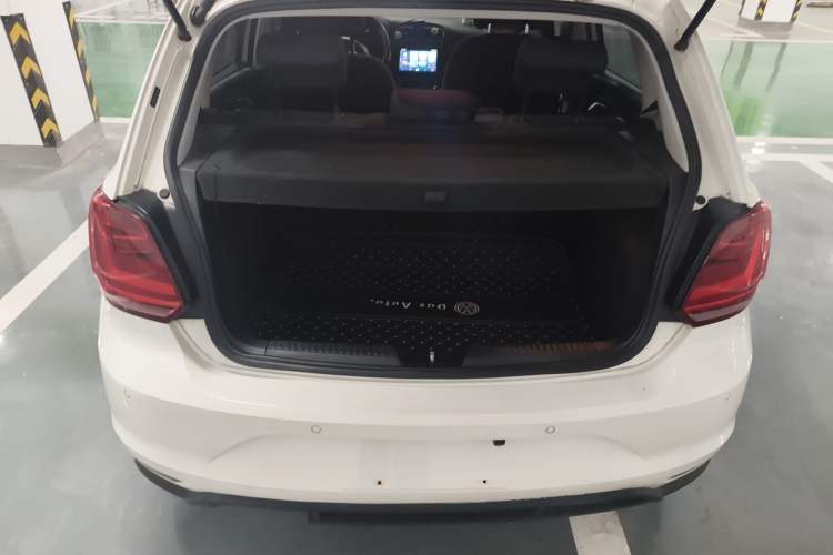 Used Volkswagen Polo 2016 1.6L Automatic Comfort Model