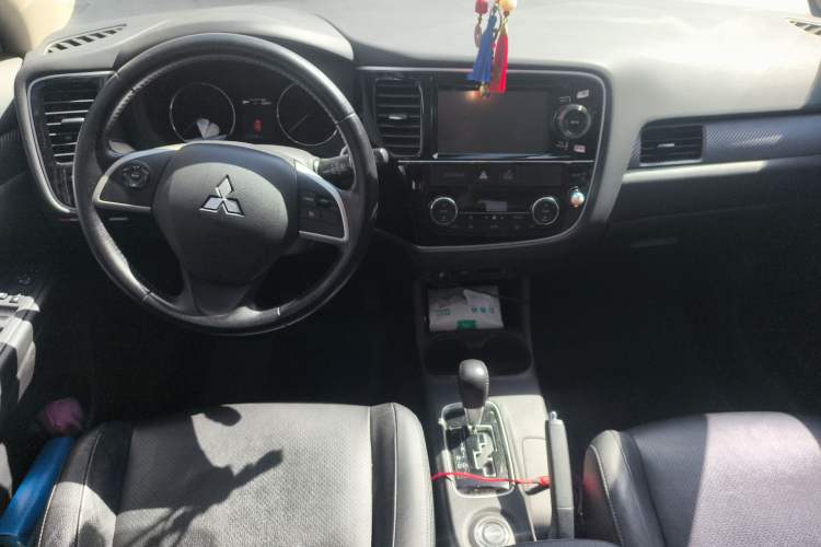 Used Mitsubishi Outlander 2014 2.4L 4x4 Deluxe Value Edition 5 Seats
