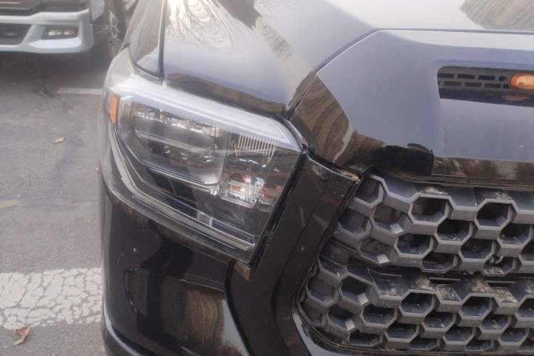 Used Toyota Tundra  Right Front Headlight