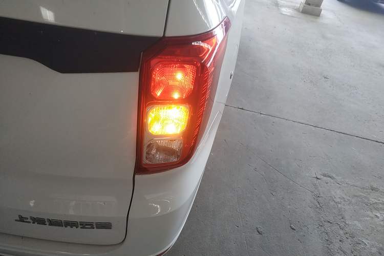 Used Wuling Hongguang 2021 1.5L Revised S Base Version with Electric Power Steering LAR