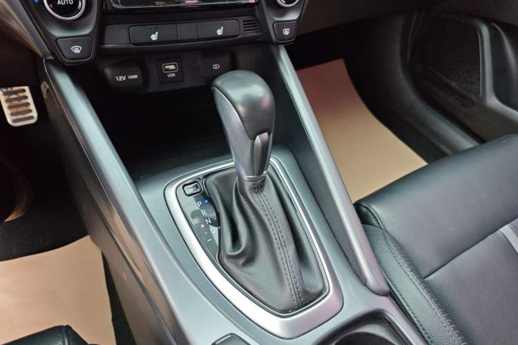 Used Hyundai Lafesta 2019 280TGDi Smart Speed Version China VI Standard Gear Lever