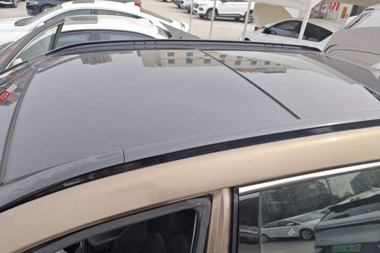 Used Hyundai Santa Fe 2013 2.4L Automatic Two-Wheel Drive Smart Version