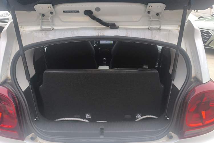 Used Roewe Clever 2022 311km QiQi BoBo Edition Trunk