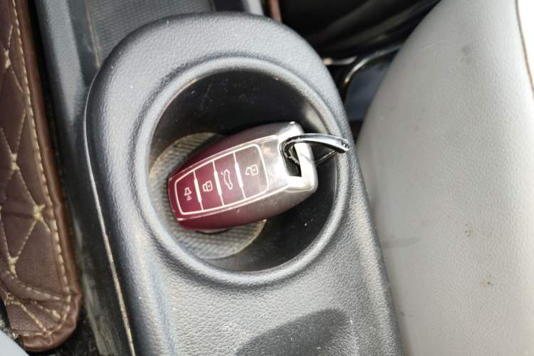 Used ORA White Cat 2022 Xiaoyue Mao Edition 360 km Luxury Model Lithium NMC