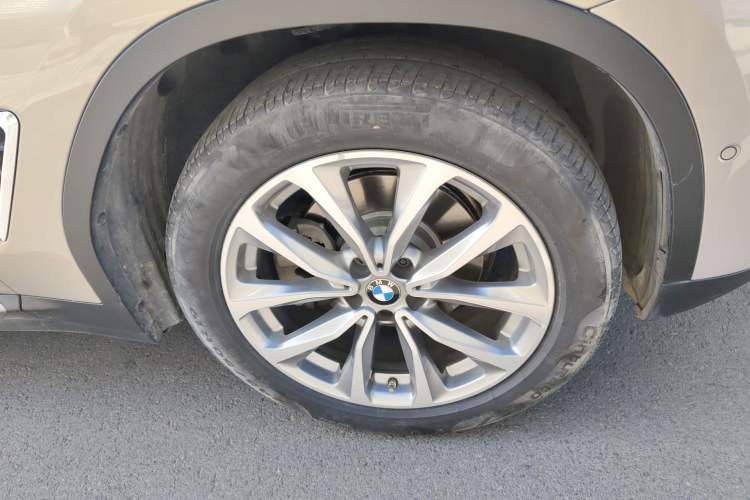 Used BMW X3 2019 xDrive25i Luxury Package Right Front Wheel Hub