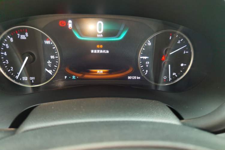 Used Buick LaCrosse 2018 28T Luxury Model Odometer Close Up