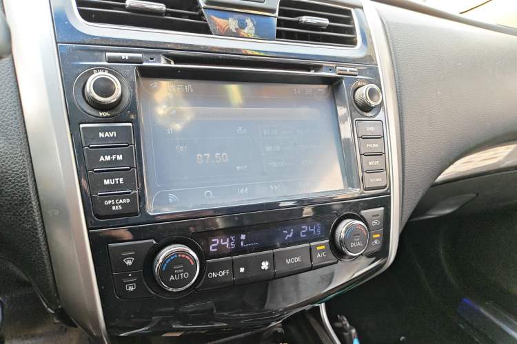 Used Nissan Teana 2013 2.0L XL Comfort Edition Audio And AC Panel