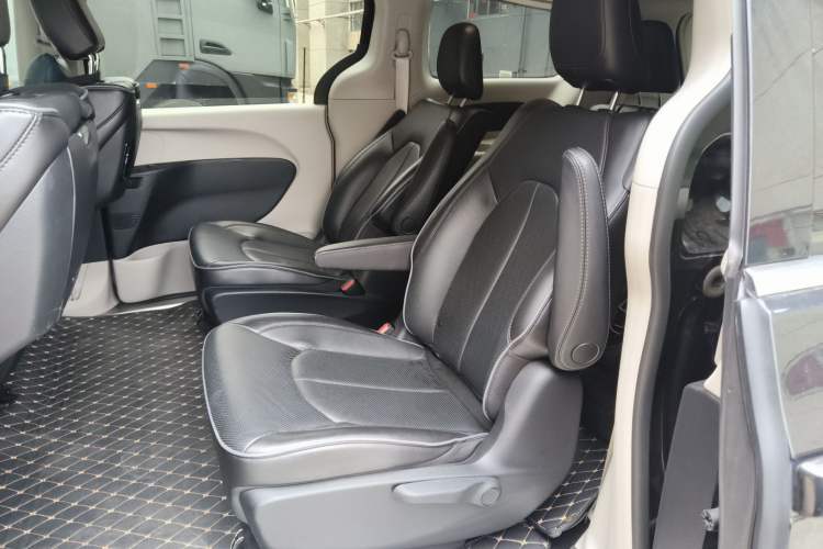 Used Chrysler Grand Voyager PHEV 2019 3.6L Plug-in Hybrid
