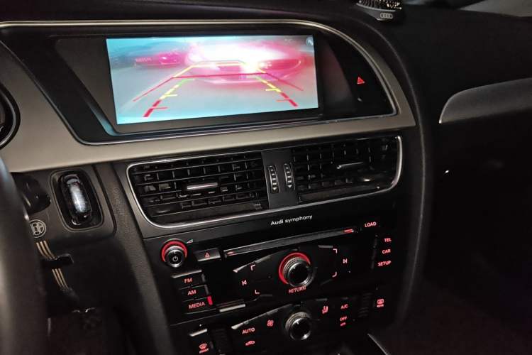 Used Audi A4L 2016 30 TFSI Collector's Edition Automatic Comfort Model Audio And AC Panel