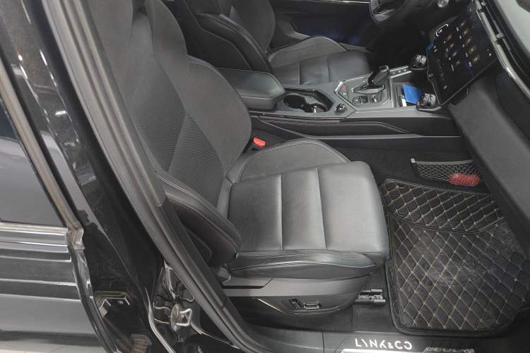 Used Lynk & Co 01 EM-P 2021 1.5TD PHEV Halo Right Front Seat