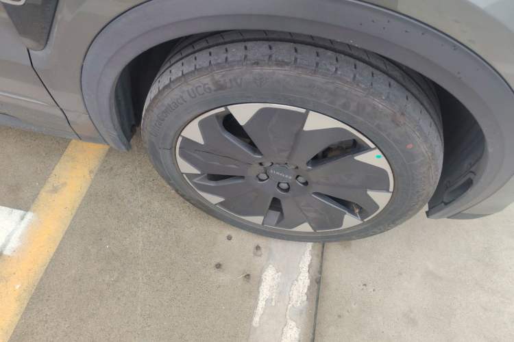 Used Lynk & Co 01 EM-P 2021 1.5TD PHEV Halo Right Front Wheel Hub