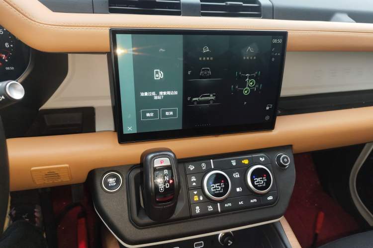 Used Land Rover Defender 2023 Facelift 110 3.0T P400 X-DYNAMIC HSE Audio And AC Panel