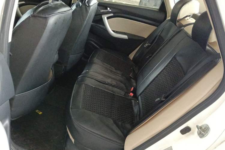 Used CHANGAN Alsvin V7 2015 1.6L Automatic Fun Model China IV Standard
