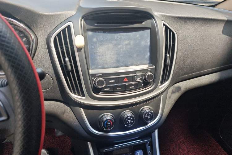 Used Baojun 560 2015 1.8L manual Comfort trim level
