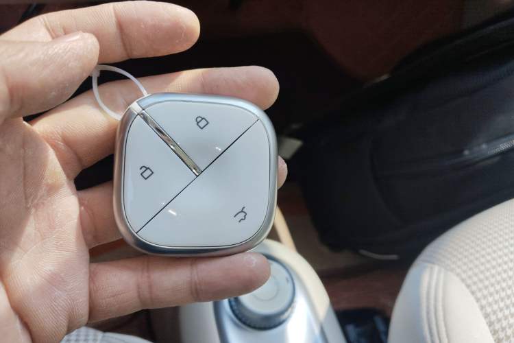 Used Wuling Hongguang MINIEV 2025 Four-Door Version Premium Edition Vehicle Key