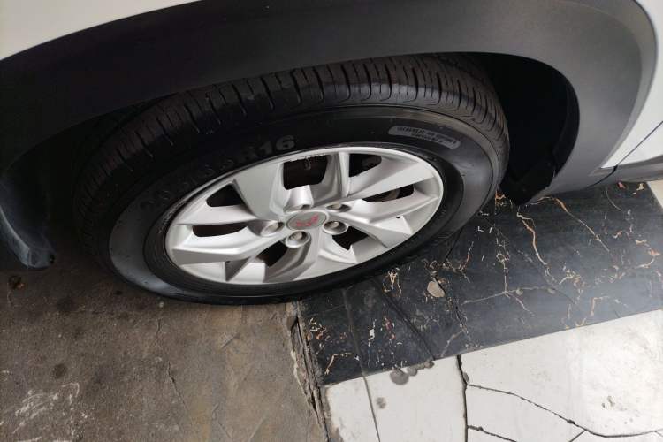 Used Wuling Hongguang S3 2019 Automatic Clutch Version 1.5L Manual Luxury Model China V Standard