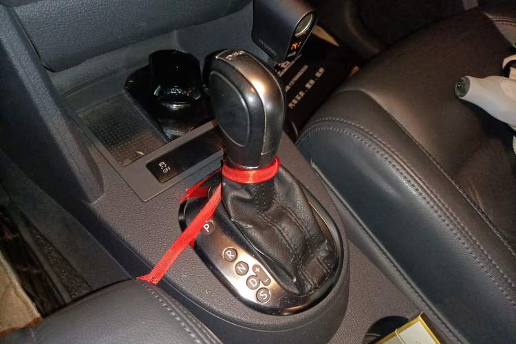 Used Volkswagen Touran 2013 1.4T DSG Comfort Edition 5-Seater Gear Lever