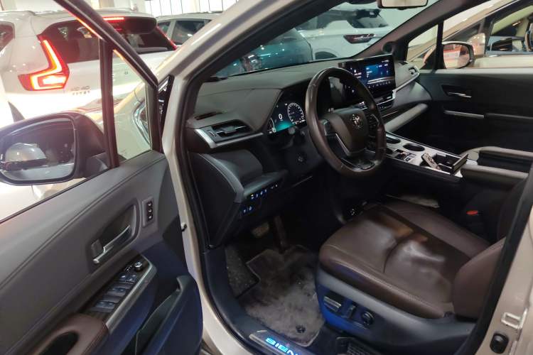 Used Toyota SIENNA 2021 2.5L Hybrid Platinum Edition