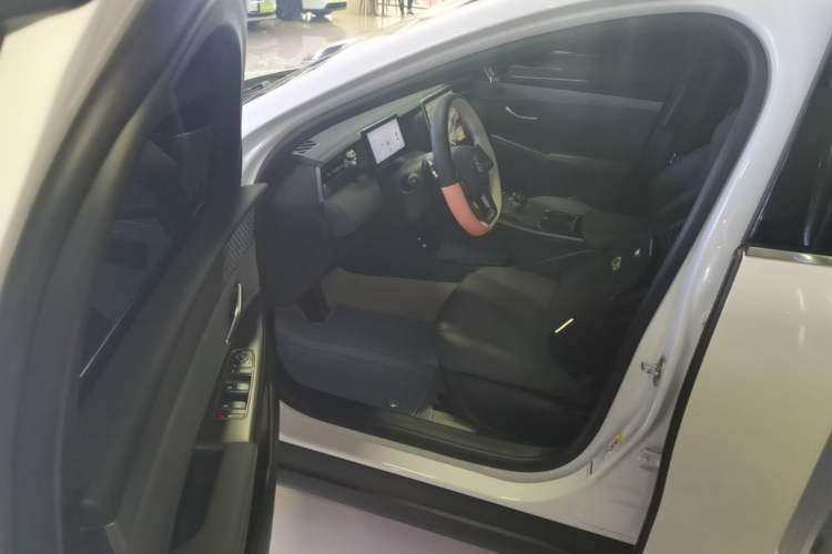 Used BYD Qin PLUS 2025 DM-i Smart Drive 55KM Beyond Model

