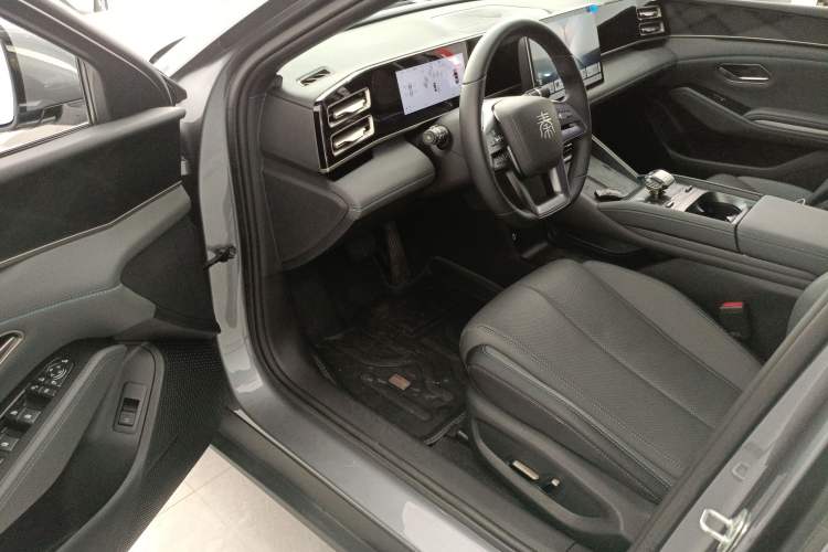 Used BYD Qin L 2025 DM-i Smart Drive 120KM Superior Model Driver Seat